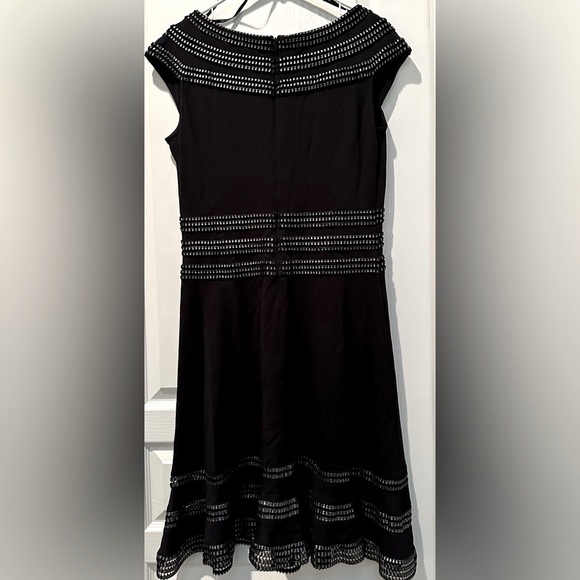 Tadashi Shoji Sleeveless Plunging V-neck A-line Dress w Silver Foil Detail - Picture 4 of 5